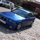 BMW niebieski