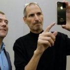 Miedwiediew dostał iPhone’a 4 od Steve'a Jobsa!