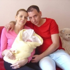 Agata Mróz z mężem i z córeczką 1.jpg