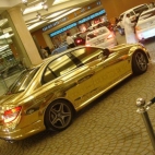 samochód ze złota