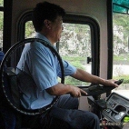 Chiński kierowca autobusu