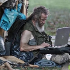 Bezdomny z laptopem