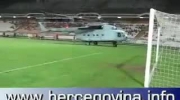 Helikopter lądował podczas meczu