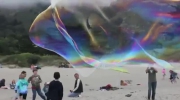 Ogromne plażowe banki mydlane - Giant Stinson Beach Bubbles