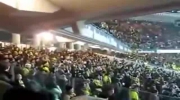 Trzęsący się stadion piłkarski