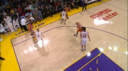 Potężny wsad Marcina Gortata w meczu z Los Angeles Lakers