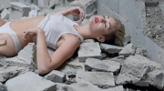 Miley Cyrus - Wrecking Ball.(official video)