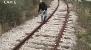 Szok! Mężczyzna wpadł pod pociąg - Drastyczne!