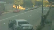 Kierowca idiota zniszczył swojego mercedesa