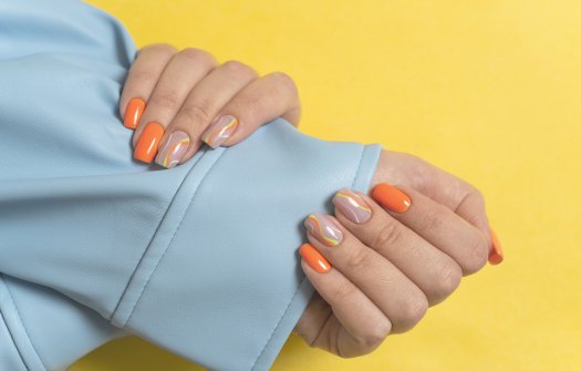 Nie tylko klasyczny french manicure – poznaj wakacyjne  trendy stylizacji paznokci!