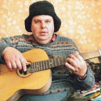 Krzysztof Kononowicz z gitarą