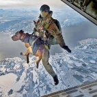 O psie który...skakał ze spadochronem!