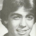 Młody George Clooney