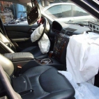 Rozbity Mercedes S600 wnętrze