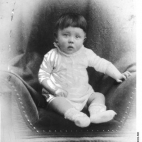 Adolf Hitler jako niemowlę