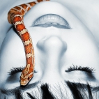 Kobieta z wężem