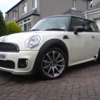 biały mini Cooper S