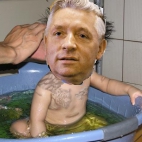 A.Lepper kąpie się w domowym Jackuzi