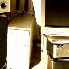 stolik pod komputer ze starej kolumny i subwoofera.jpg