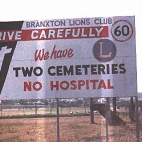 Jedź ostrożnie Mamy dwa cmentarze ale żadnego szpitala