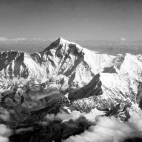 Mount_Everest_as_seen_from_Drukair2_PLW_edit.jpg