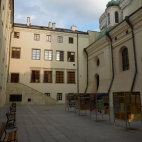 Lublin - dziedziniec przy katedrze