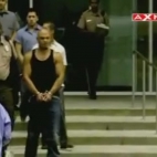 01.4.CSI.From the grave doprowadzanie więźnia do autobusu.jpg