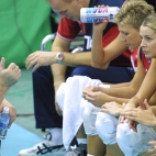 Agata Mróz i jej ekipa sportowa.jpg