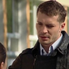 Tomasz Chodakowski z policjantką która wygląda jak Marylka.jpg