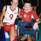 Agata Mróz i chłopiec na wózku.jpg