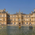 800px-Facade_of_Palais_du_Luxembourg,_Paris_6th_007