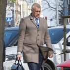 roman giertych przymusowo doprowadzony do prokruatury na rpzesłuchanie