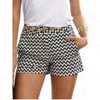 krotkie-spodenki-dresowe-damskie-z-motywem-kwiatowym