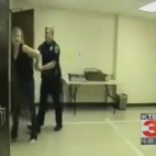 Policjant pobił kobietę na - CDA