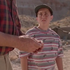 chłopak z wykopalisk