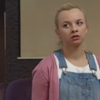 Atmosfera w barze stała się dla Meli nie do wytrzymania!