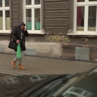 W słoikach dla dziadka znalazł podejrzane torebeczki