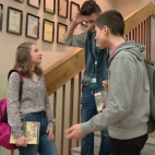 Chłopak wmówił kolegom, że potrafił czytać w myślach