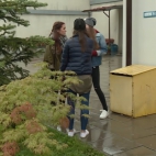 Maturzystki dla żartu zniszczyły elewację szkoły [S