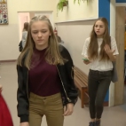 Zrobiła swojej przyjaciółce na złość i zaczęła przyjaźnić się z inną uczennicą