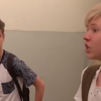 Nie mógł uwierzyć, że jego starszy brat tak naprawdę był chuliganem