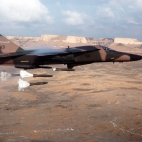 F-111 odpala pociski