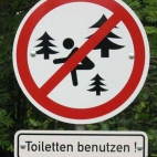 zakaz srania w lesie :)