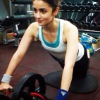 Hot Yoga Pictures Of The Hottest Bollywood Actresses (34)