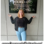 Solistka Emanuela Rabińska przed nagraniem utworu muzycznego Called Angel w studio Radio Katowice