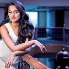 actress_sonakshi_sinha-1366x768