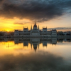 budapest-at-sunrise-1366x768