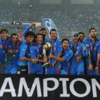 Champions-India-and-Sachin-Holding-the-world-cup