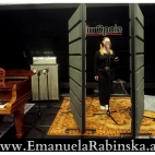 Wokalistka Emanuela Rabinska podczas nagrywania wokalu w Studio Radio Opole