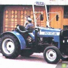 Traktor policja